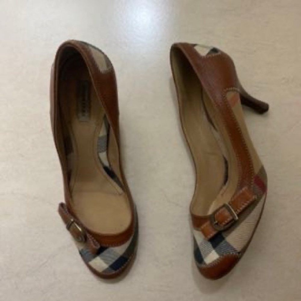 Vintage, Original Burberry nova check print & leather pump heels